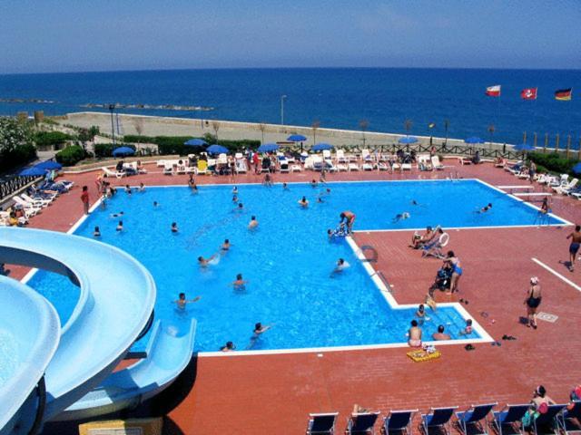 Villaggio Hotel Club Calanovellamare Piraino Buitenkant foto
